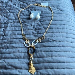 Necklace and earrings set (New)